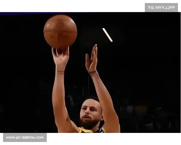 库里的十一月:场均30分+5.2三分,成历史最老单月30+后卫 库里的十一月:场均30分+5.2三分,成历史最老单月30+后卫