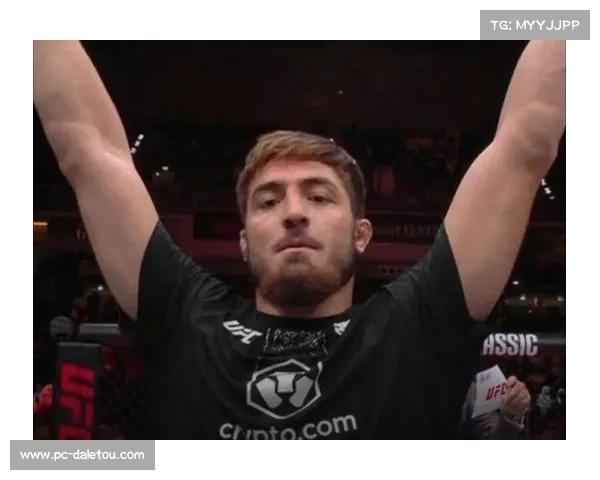亚赫亚耶夫UFC首秀33秒速胜，社交媒体刷屏